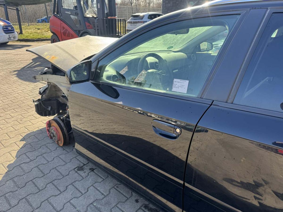 Audi A3 8P Sportback original T&uuml;r vorn links LY9B Brillantschwarz Rohbau BJ06